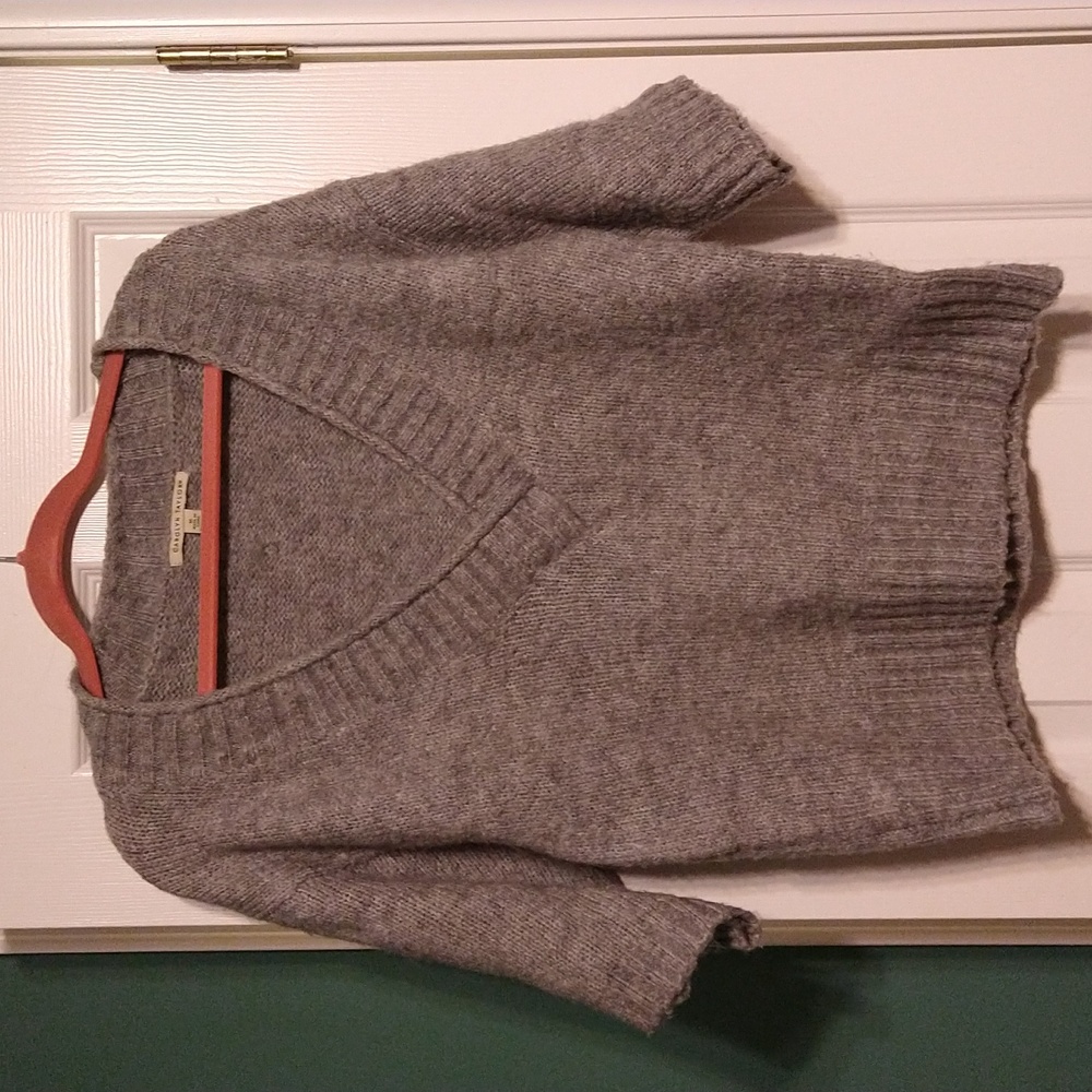 Grey short sleeve sweater